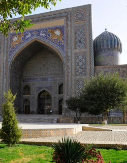 Abdulaziz Khan Madrasah