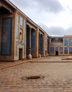 Tash Khovli Palace