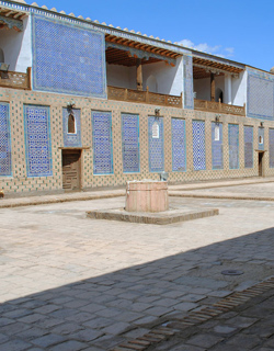 Tash Khovli Palace
