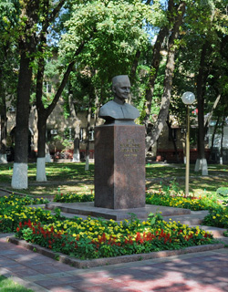Shastri Monument In Tashkents