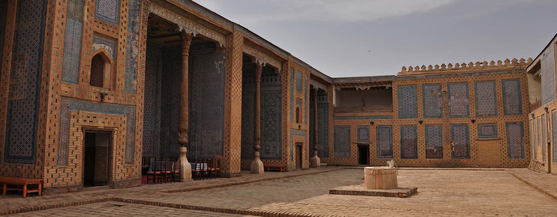 Tash Khovli Palace
